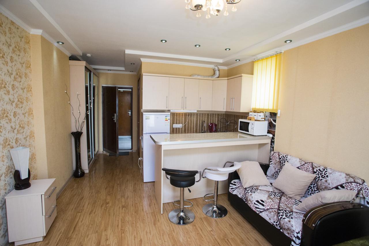 Apartment On Sherif Khimshiashvili Street 15B Batumi Exteriör bild